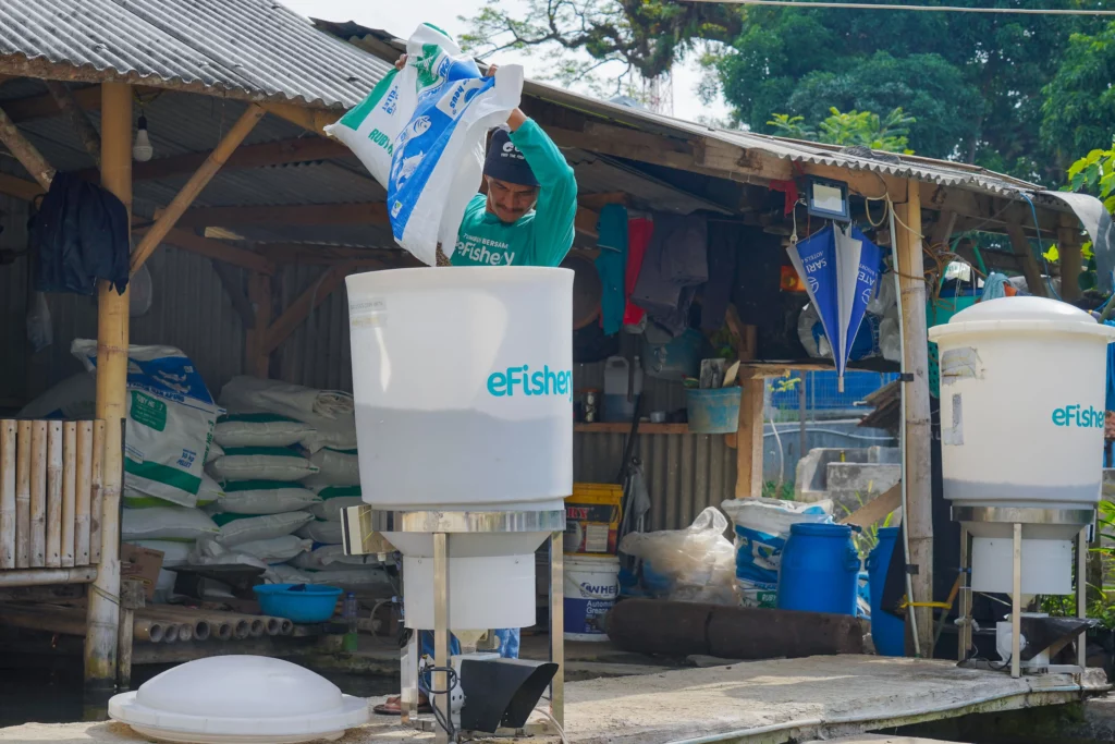 efeeder alat pakan ikan otomatis